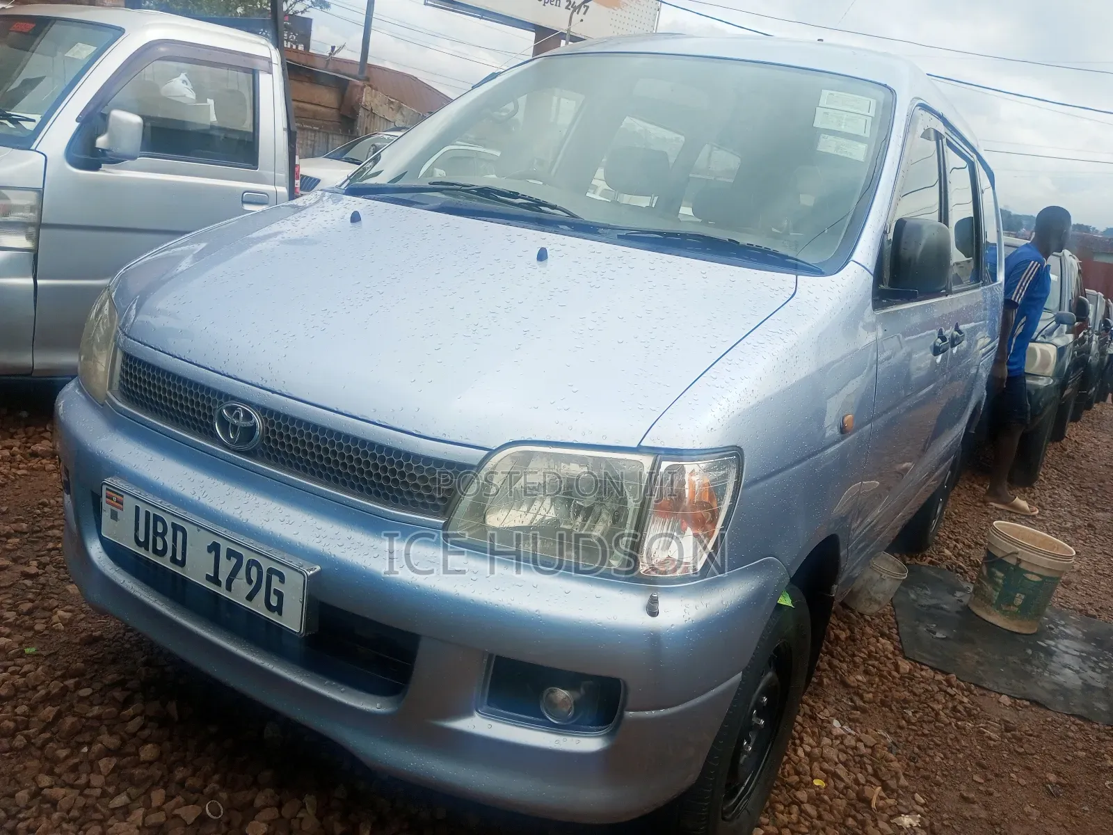 Toyota Noah 2001 Blue