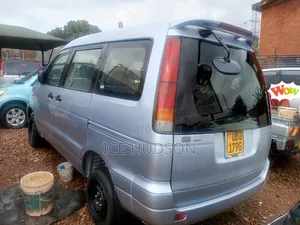 Toyota Noah 2001 Blue