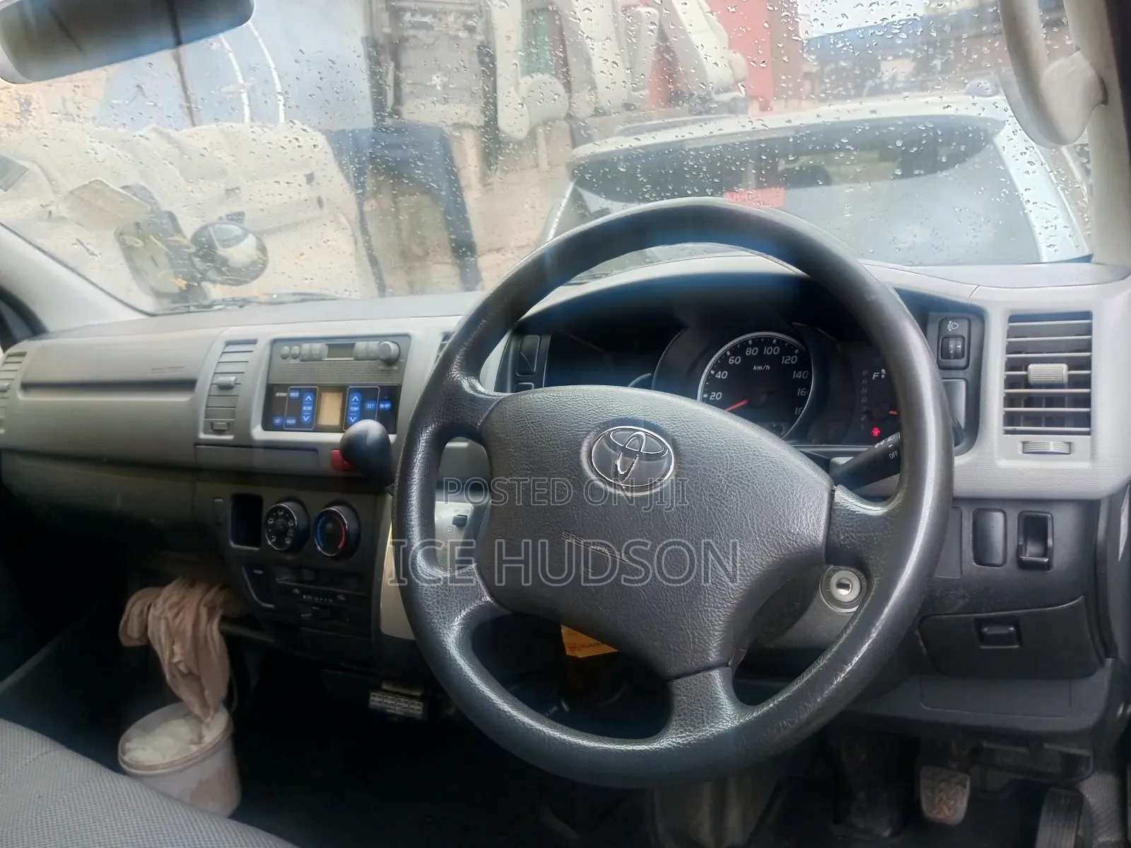 Toyota HiAce 2011 White