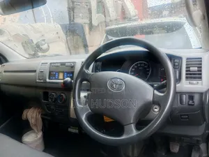 Toyota HiAce 2011 White
