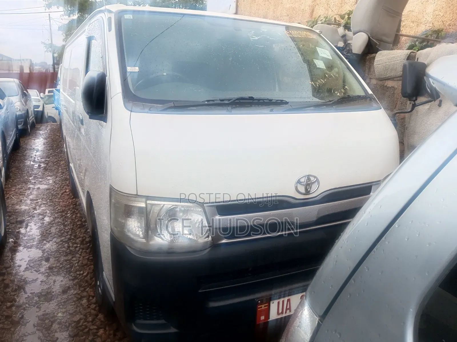 Toyota HiAce 2011 White