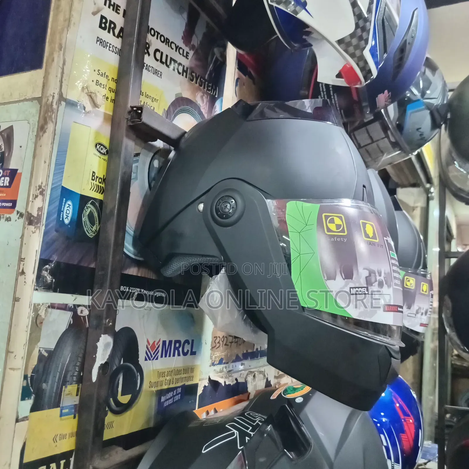 Motorcycle Full Face Covering Flip .