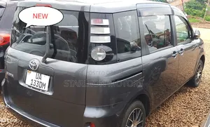 Toyota Sienta 1.5 AWD 2012 Gray