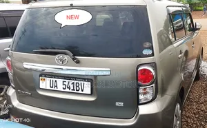 Toyota Corolla Rumion Hatchback 1.5 FWD 2011 Gold