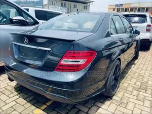 Mercedes-Benz C200 2012 Black