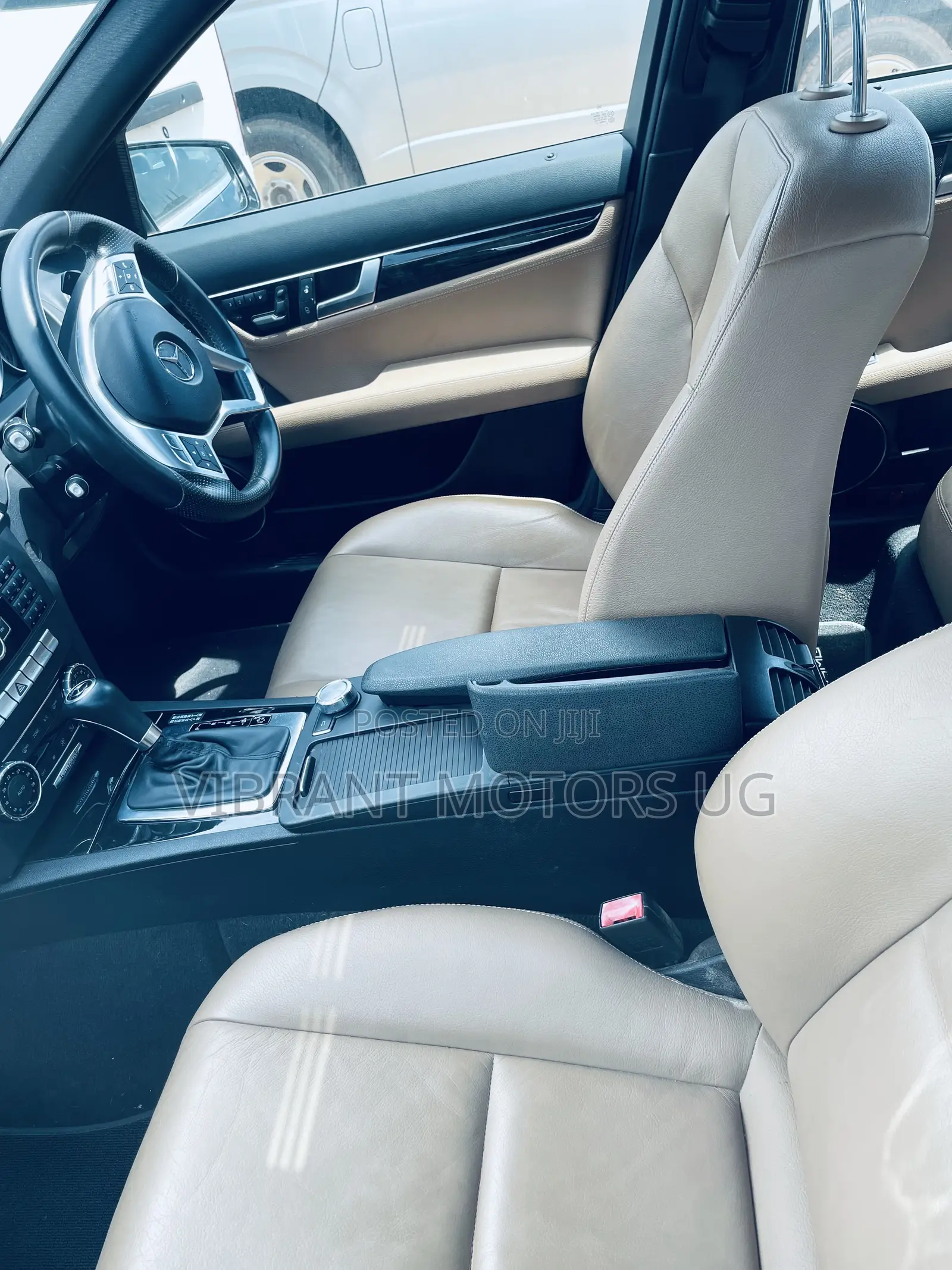 Mercedes-Benz C200 2012 Black