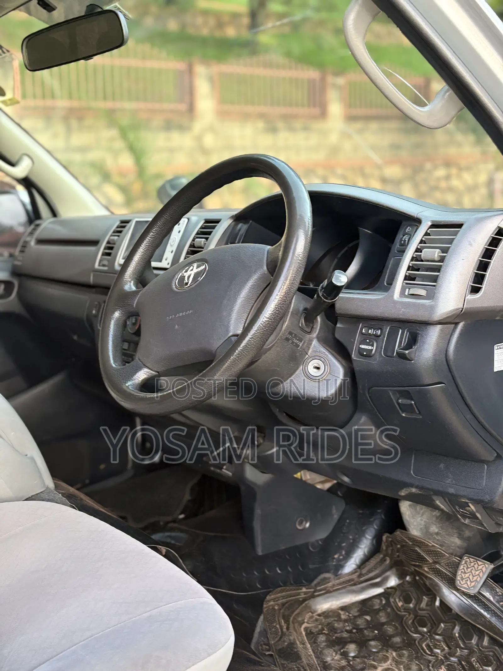 Toyota HiAce 2010 Silver