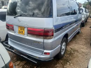 Toyota Regius 2004 Silver