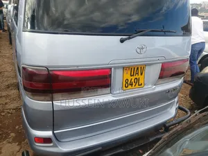 Toyota Regius 2004 Silver