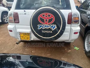 Toyota RAV4 Automatic 2000 White
