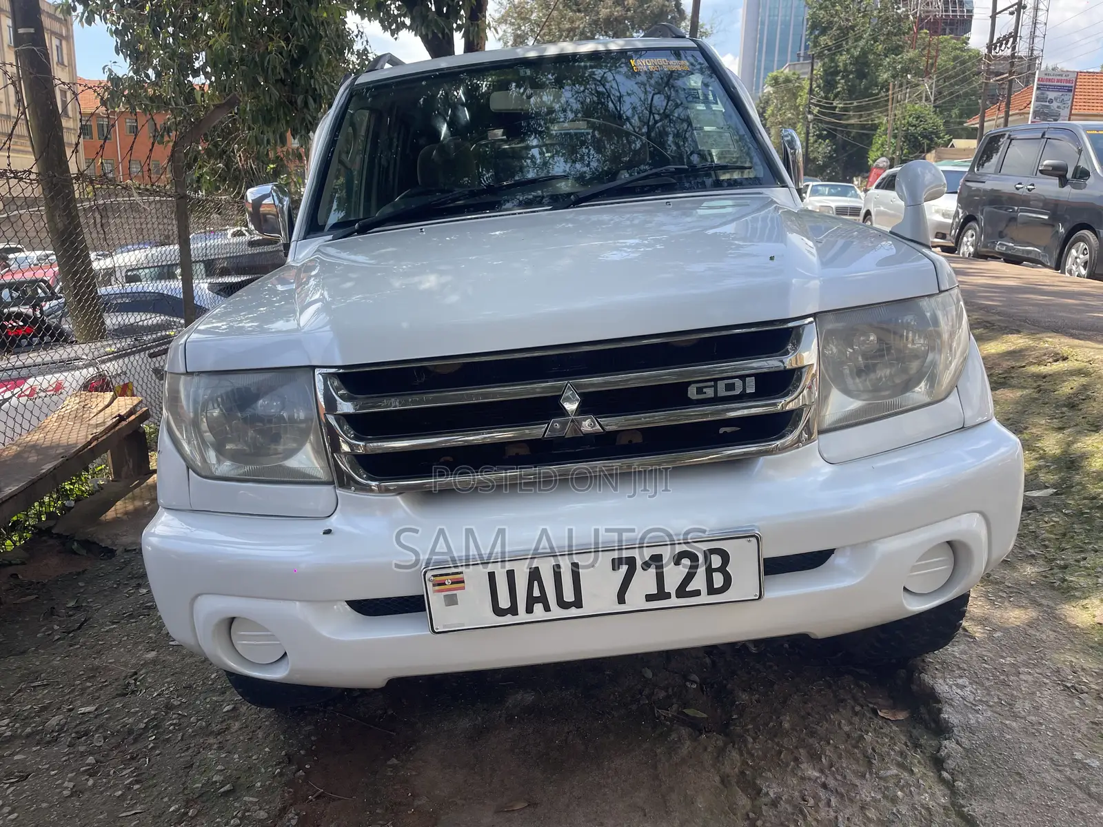 Mitsubishi Pajero IO 2000 White