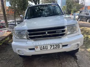 Mitsubishi Pajero IO 2000 White