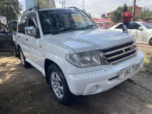 Mitsubishi Pajero IO 2000 White