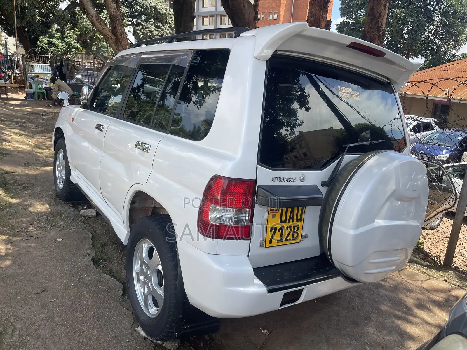 Mitsubishi Pajero IO 2000 White