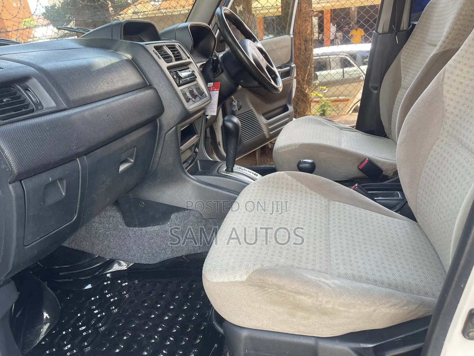 Mitsubishi Pajero IO 2000 White