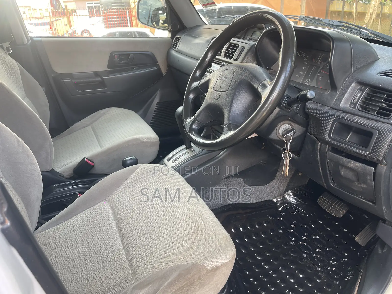 Mitsubishi Pajero IO 2000 White