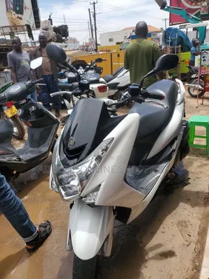 Yamaha Majesty 2021 White