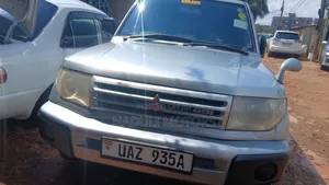 Mitsubishi Pajero IO 2000 Silver