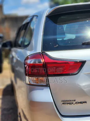 Toyota Corolla Fielder 1.5 Hybrid FWD 2017 Silver