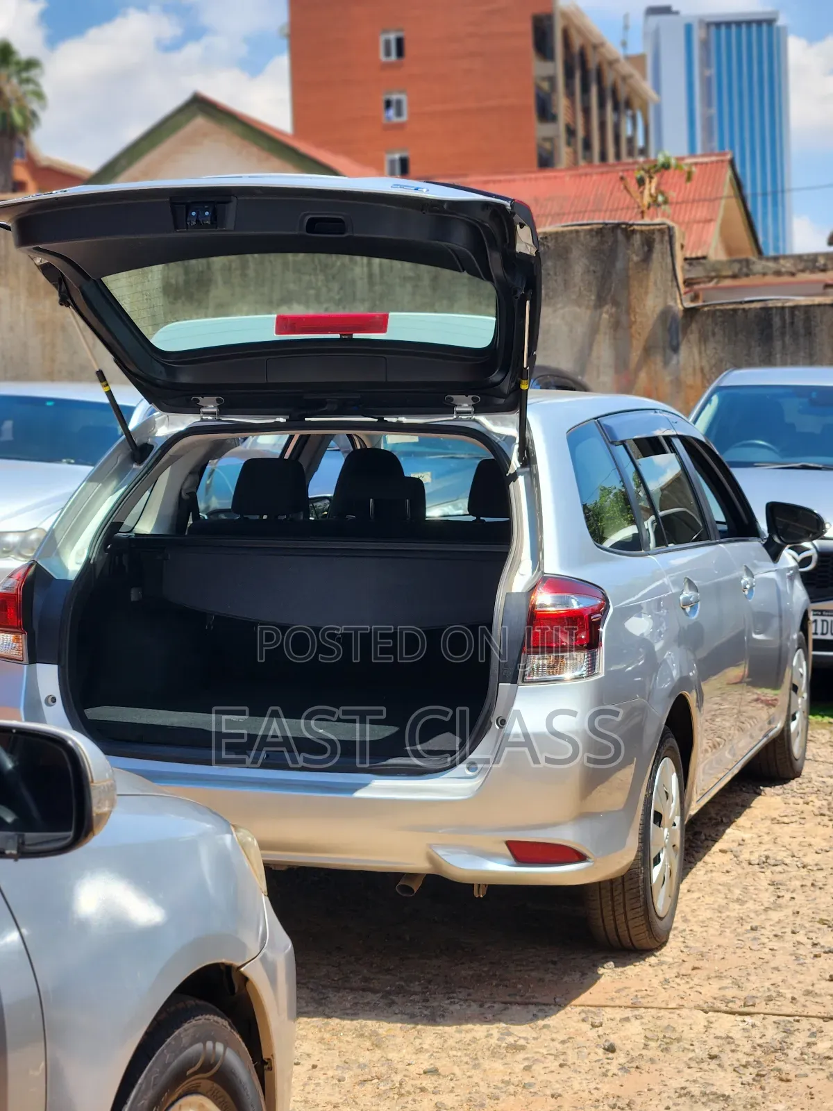 Toyota Corolla Fielder 1.5 Hybrid FWD 2017 Silver