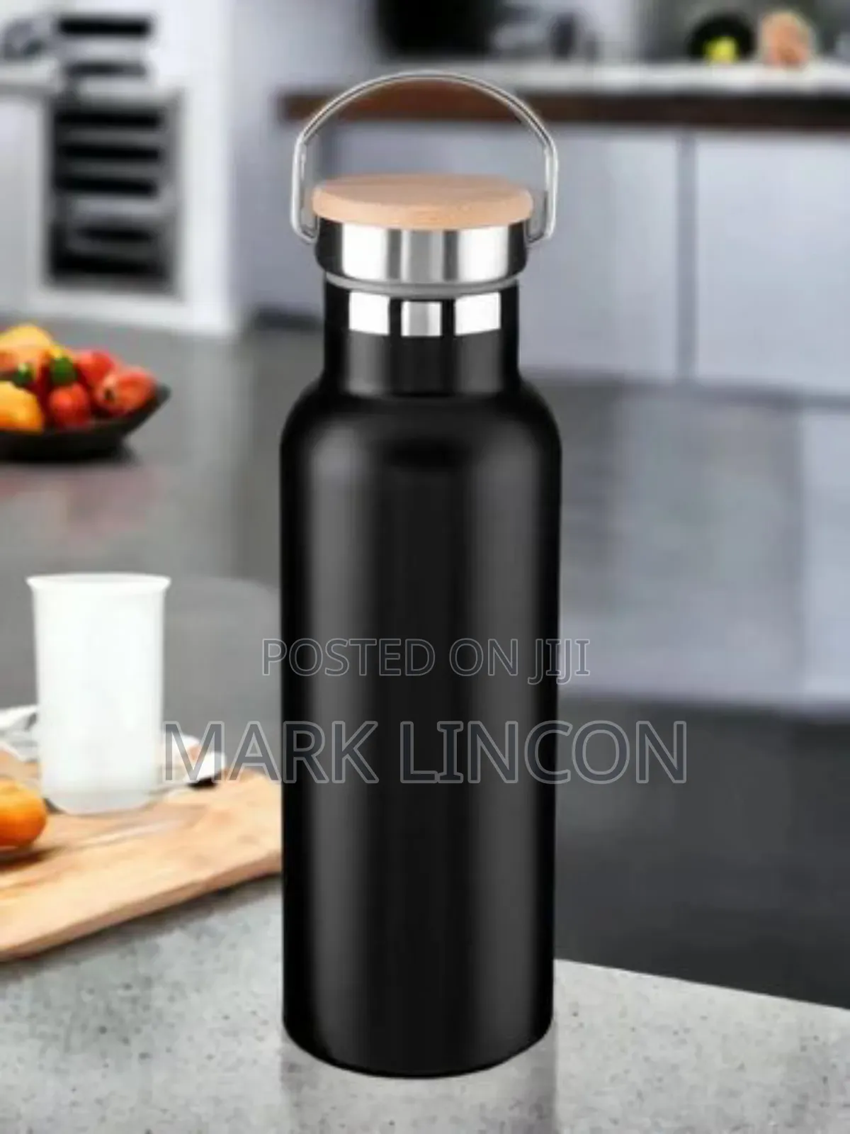 Portable Vacuum Insulated Flask With a Bamboo Lid.