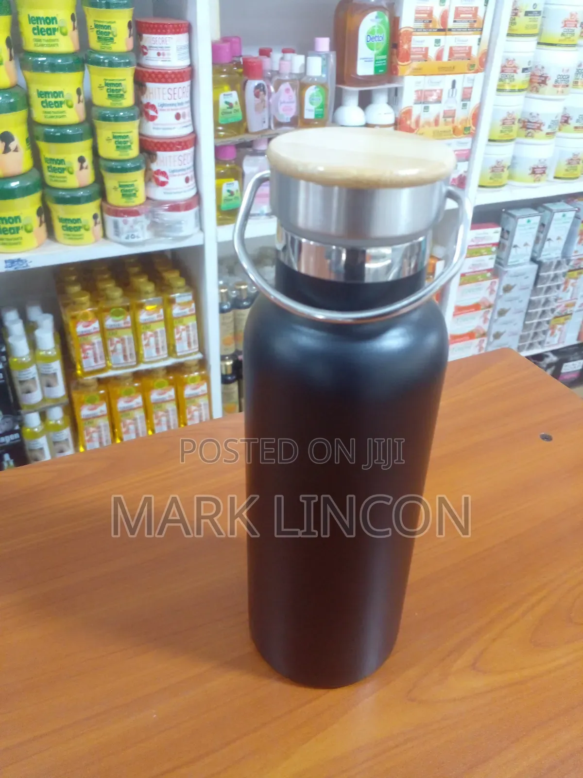 Portable Vacuum Insulated Flask With a Bamboo Lid.