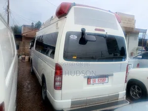 Toyota HiAce 2016 White