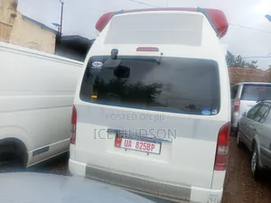 Toyota HiAce 2016 White