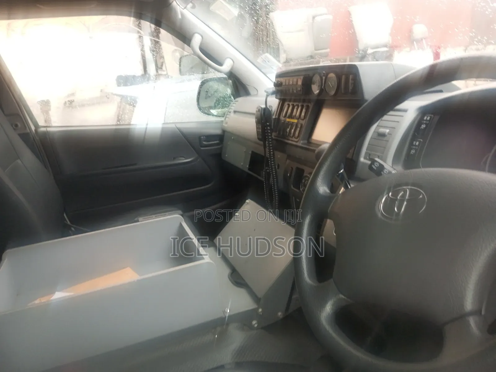 Toyota HiAce 2016 White