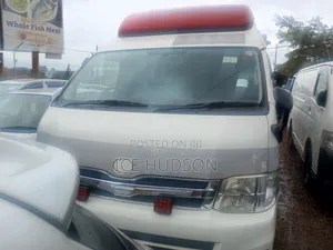 Toyota HiAce 2016 White