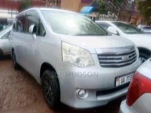 Toyota Noah 2012 Silver