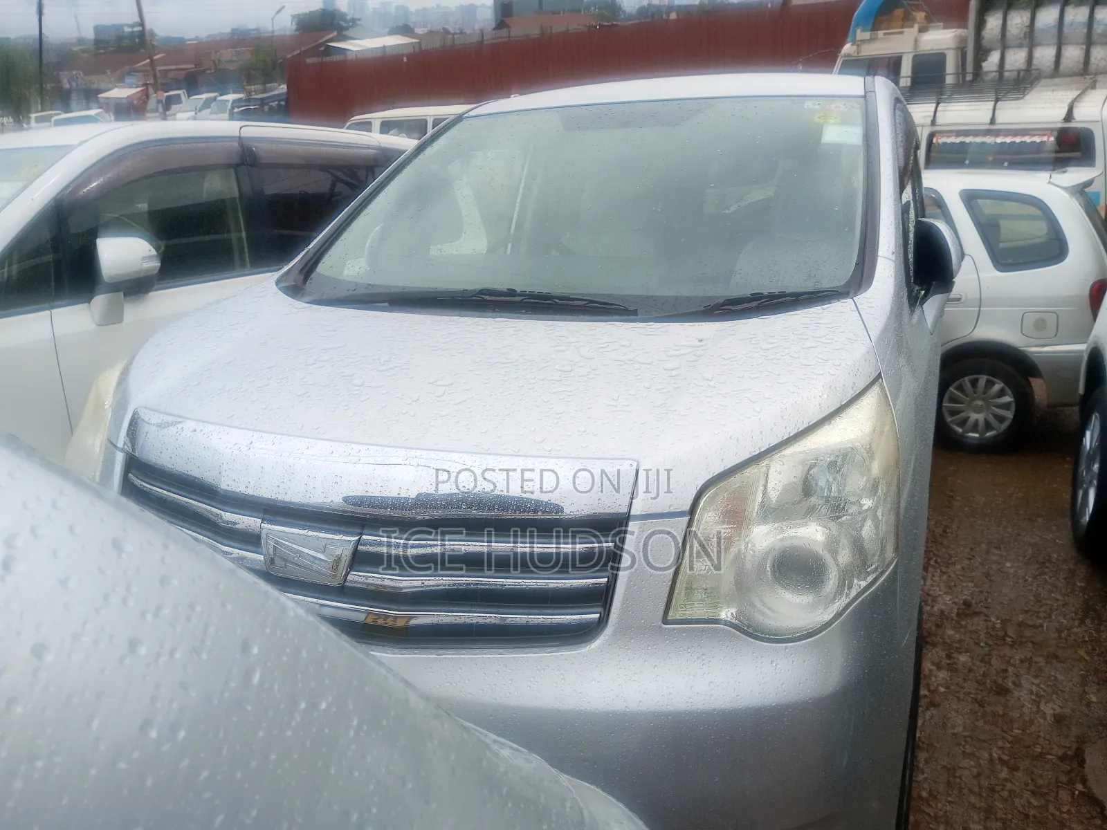 Toyota Noah 2012 Silver