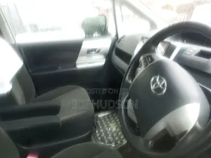 Toyota Noah 2012 Silver