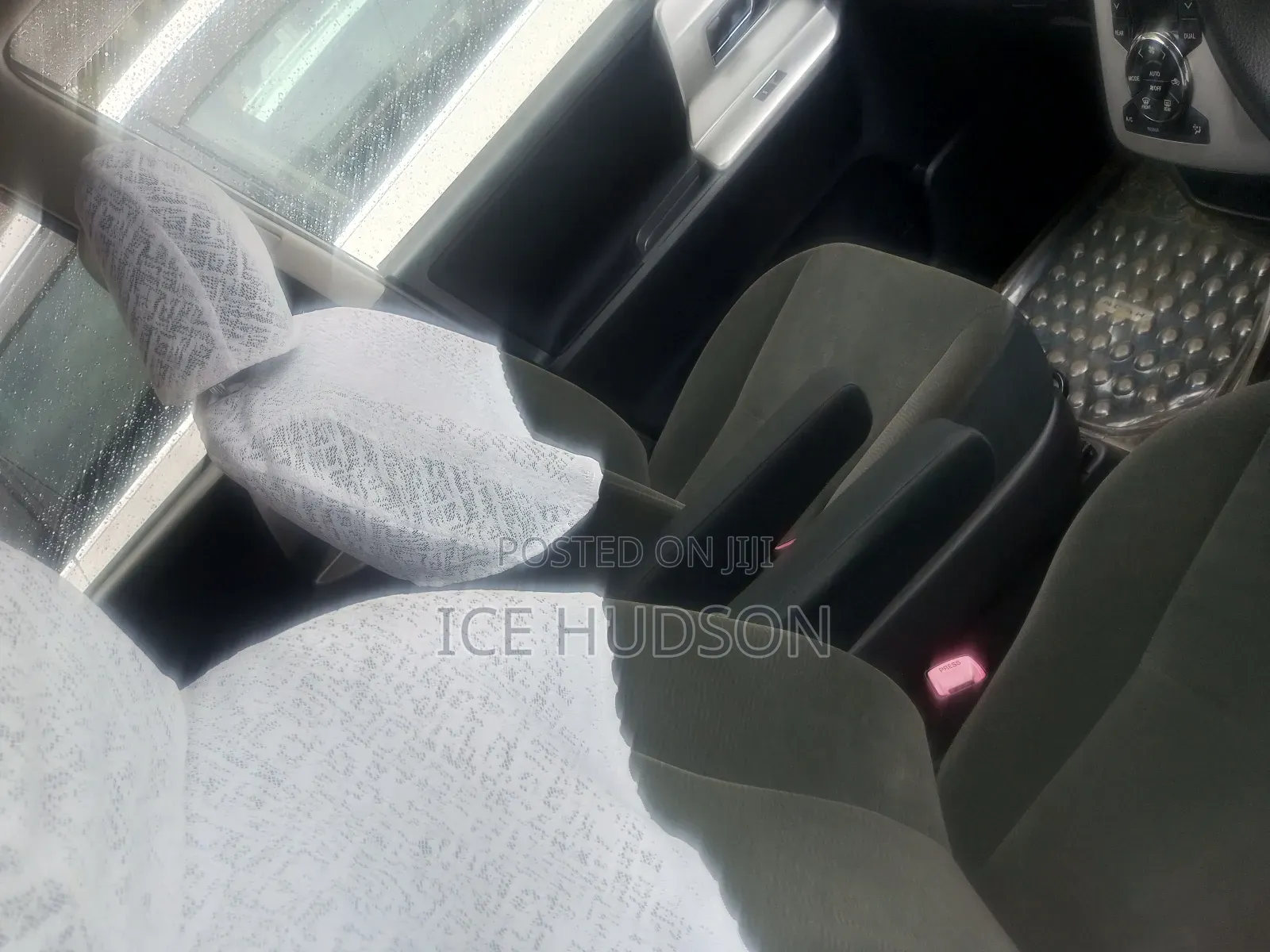 Toyota Noah 2012 Silver