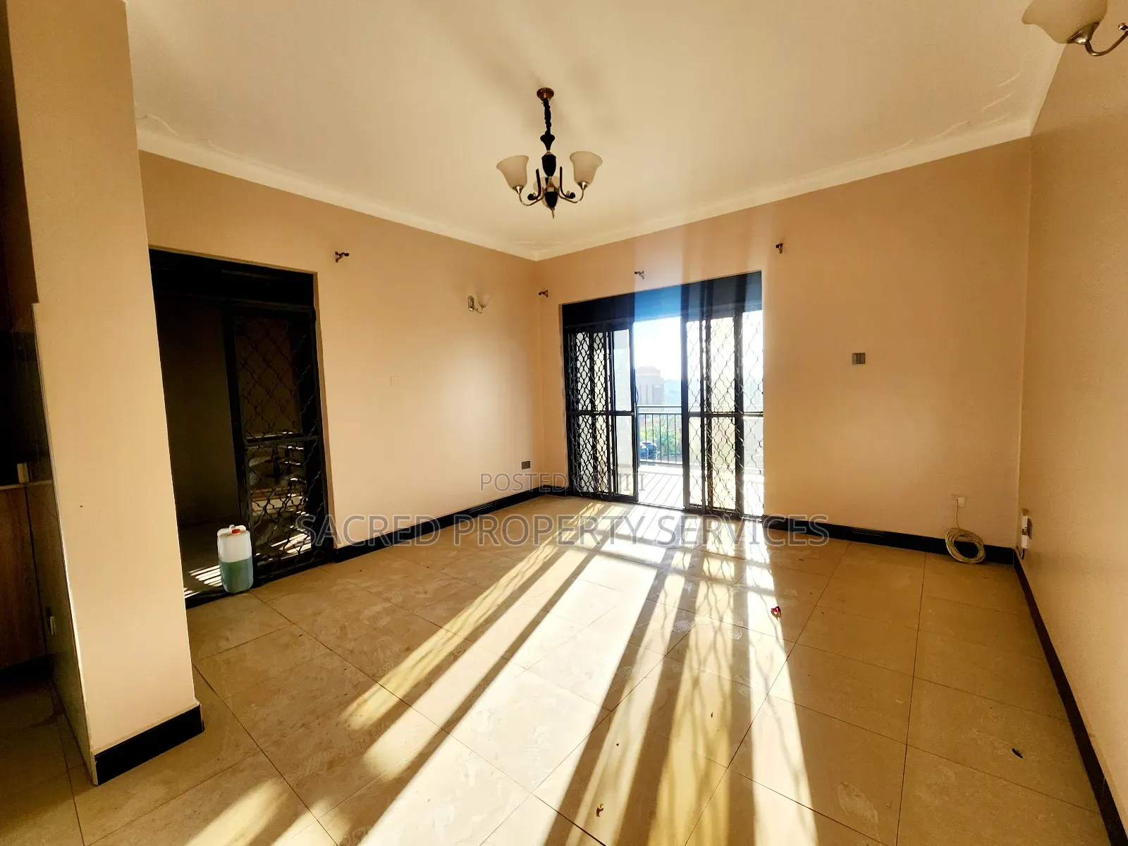 3bdrm Apartment in Kira Road for rent