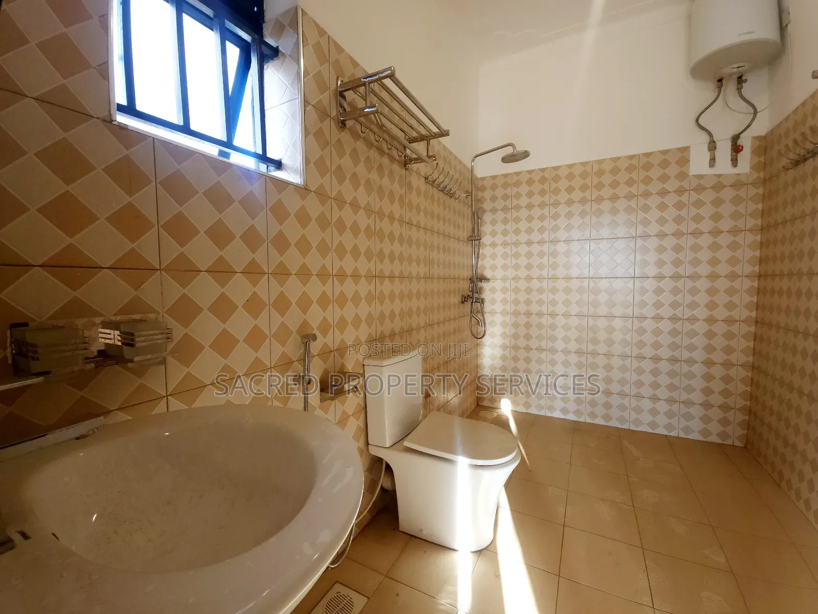3bdrm Apartment in Kira Road for rent