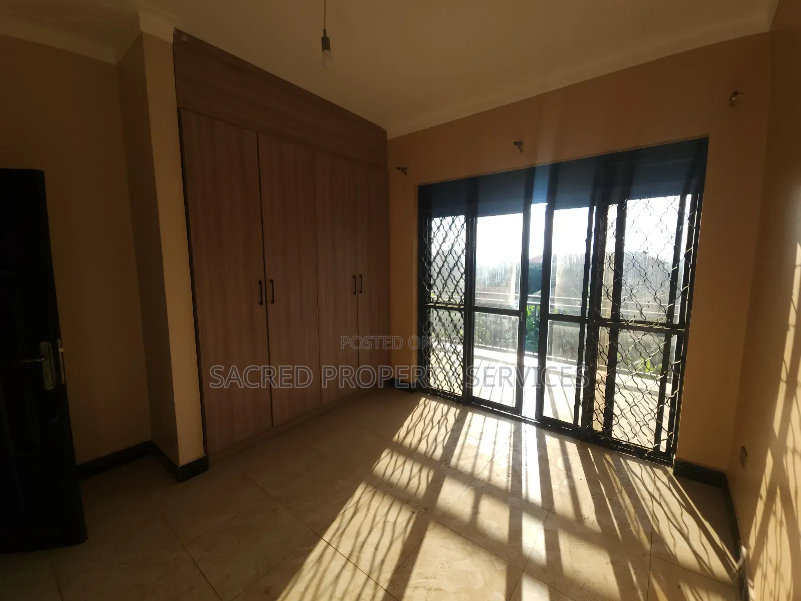 3bdrm Apartment in Kira Road for rent