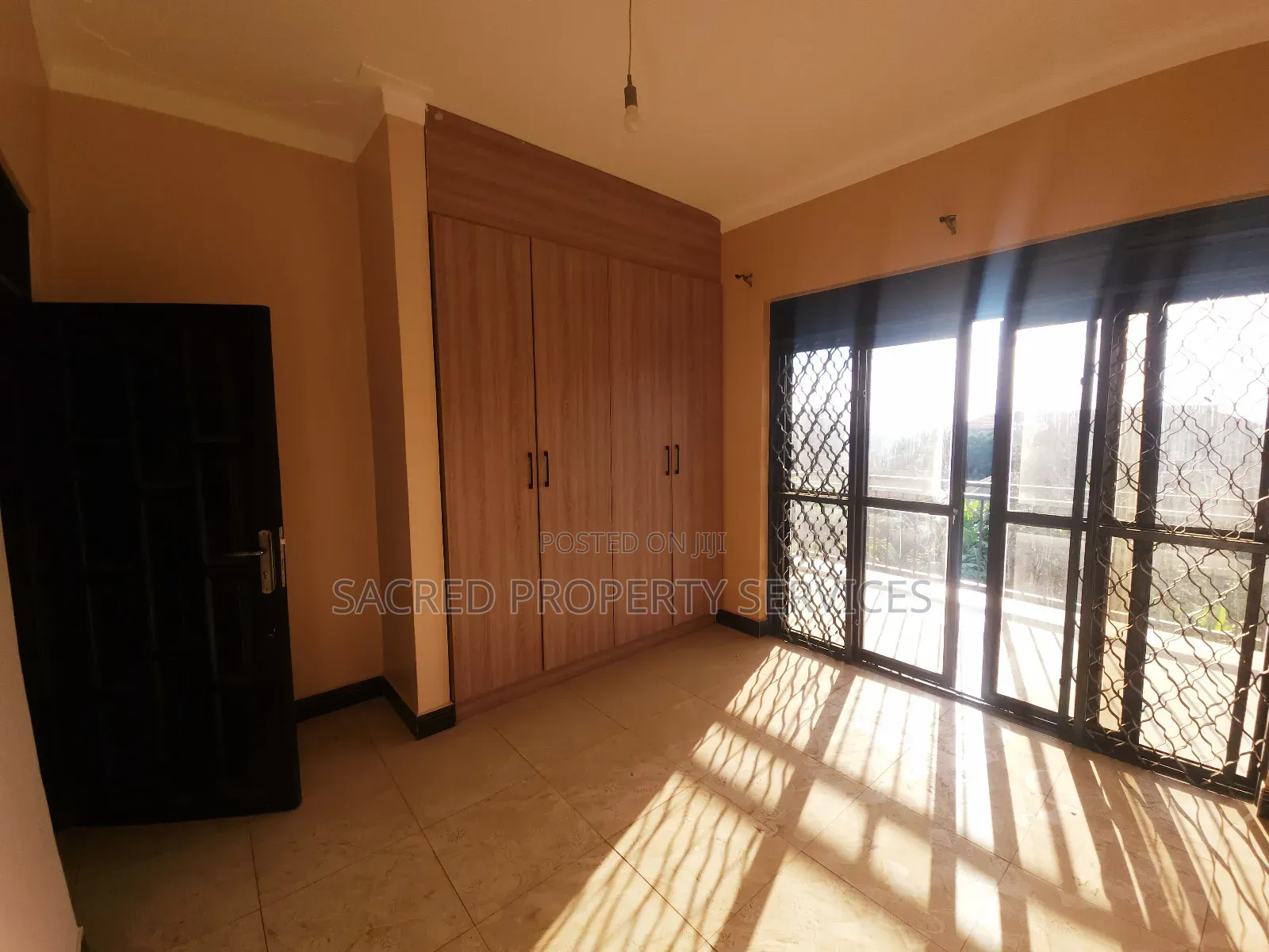 3bdrm Apartment in Kira Road for rent