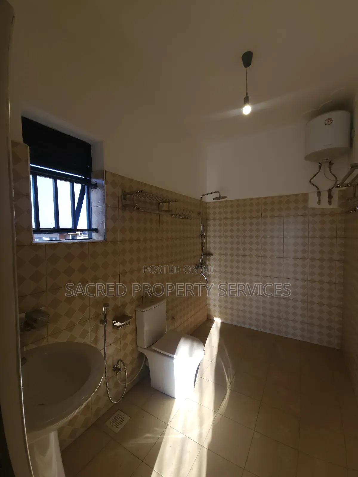 3bdrm Apartment in Kira Road for rent