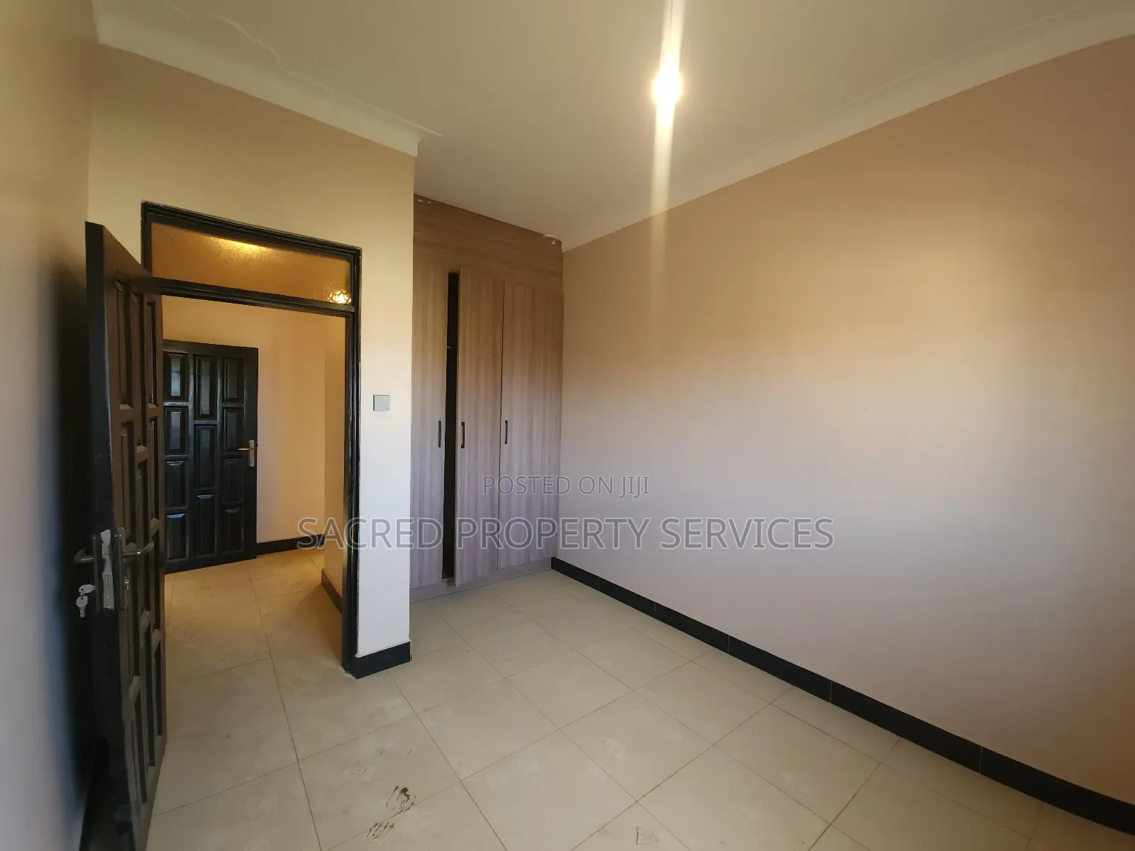 3bdrm Apartment in Kira Road for rent