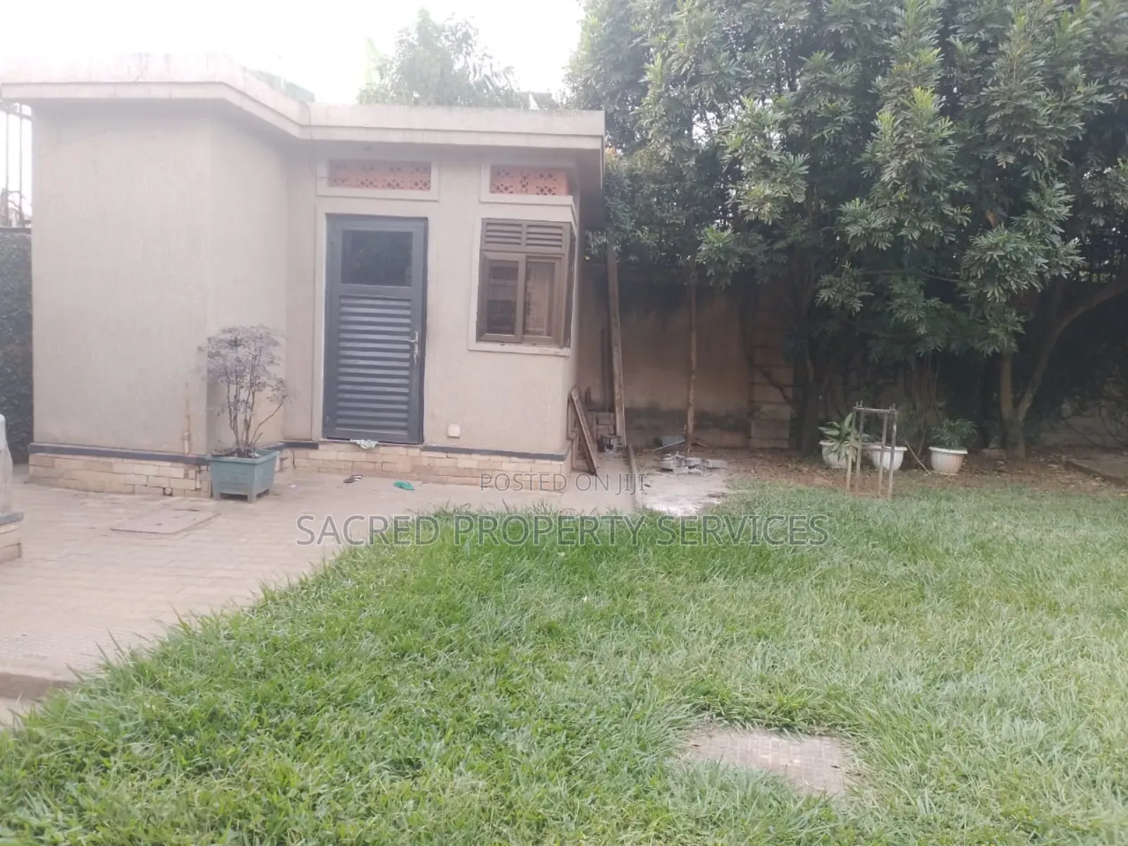 5bdrm Bungalow in Buwate, Kira for rent