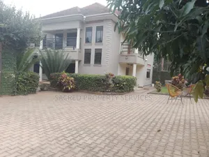 5bdrm Bungalow in Buwate, Kira for rent