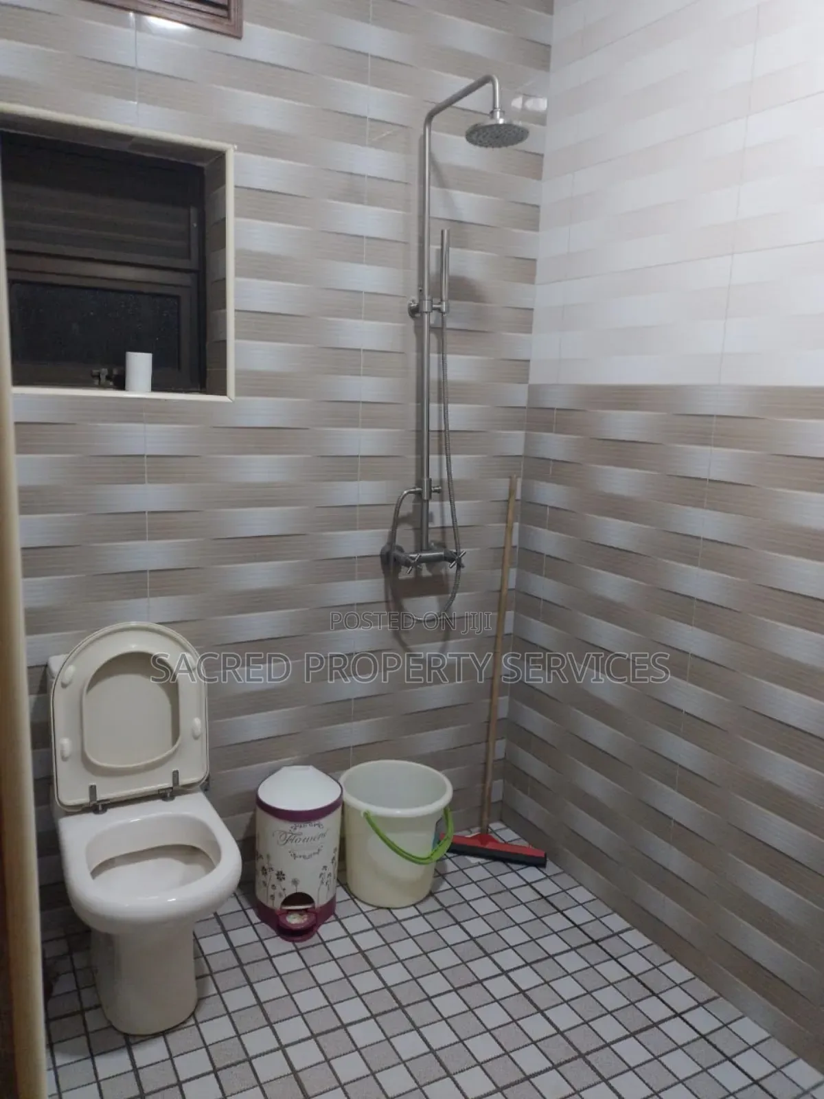 5bdrm Bungalow in Buwate, Kira for rent
