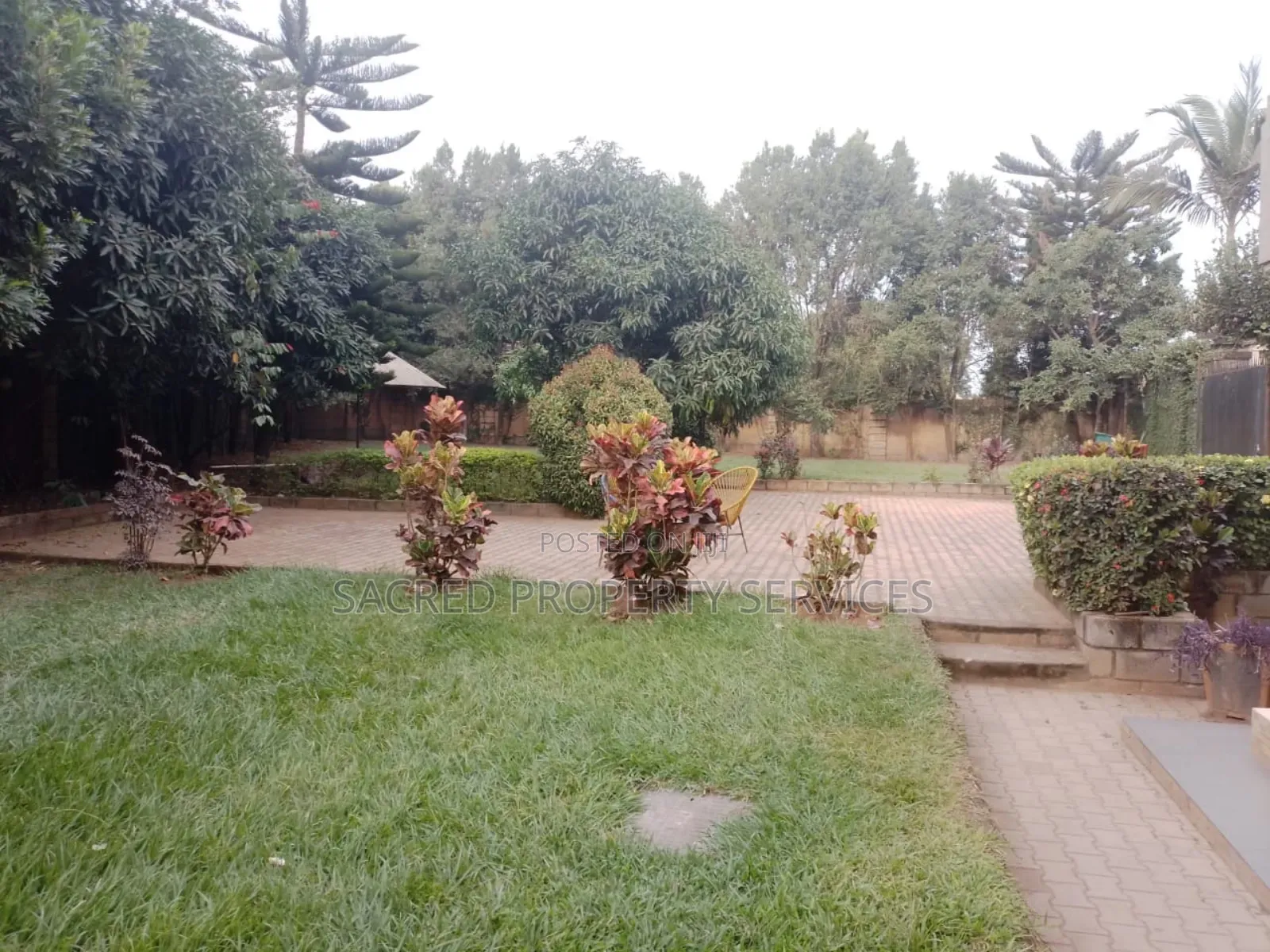 5bdrm Bungalow in Buwate, Kira for rent