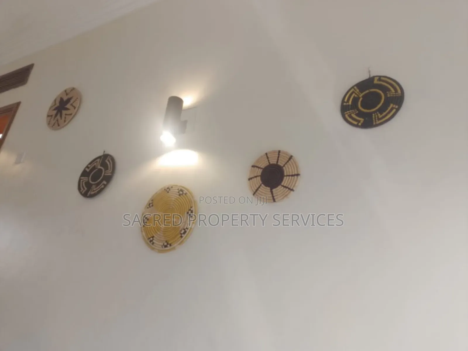 5bdrm Bungalow in Buwate, Kira for rent