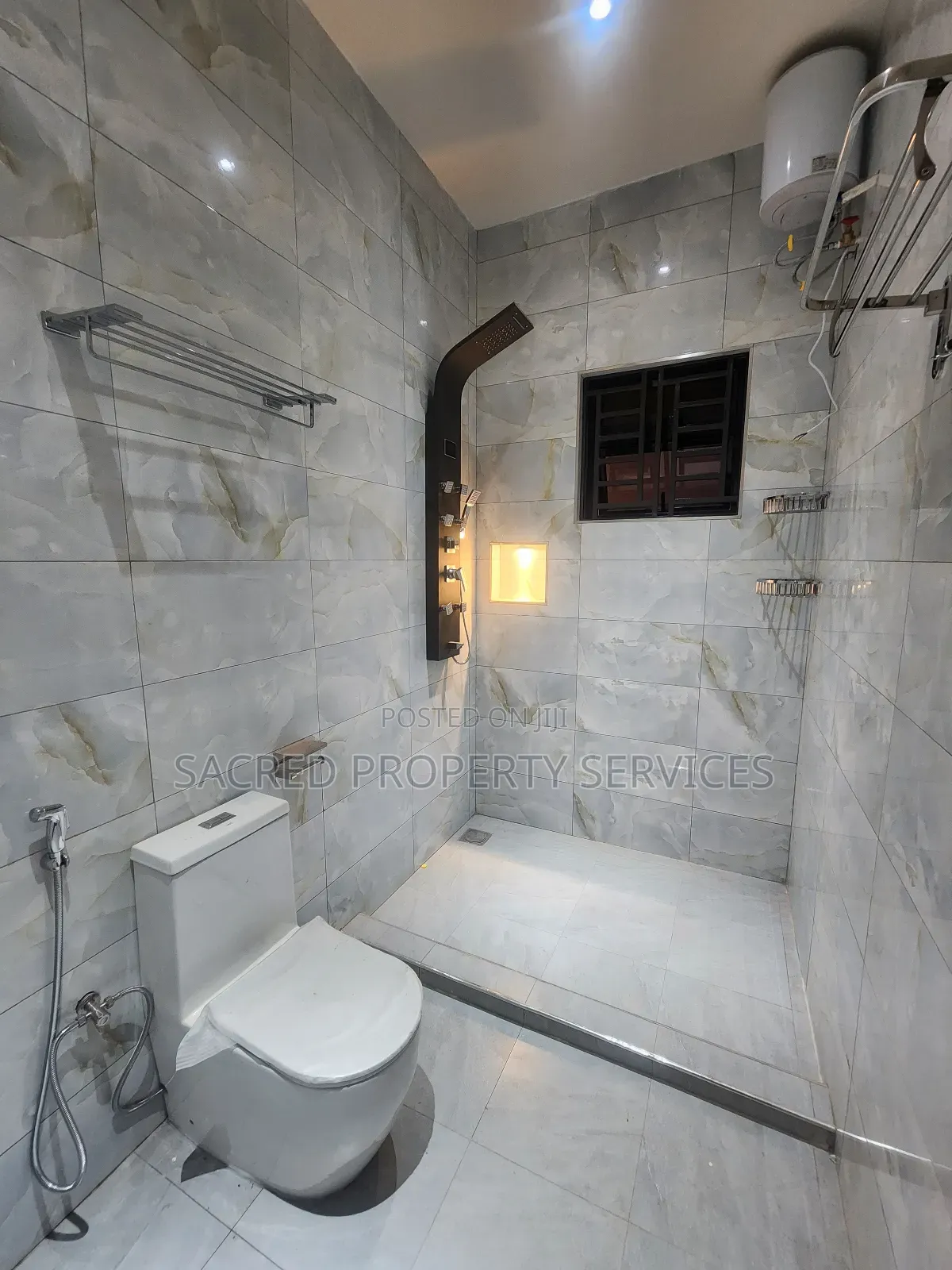 4bdrm Bungalow in Kira Mulawa Town for sale
