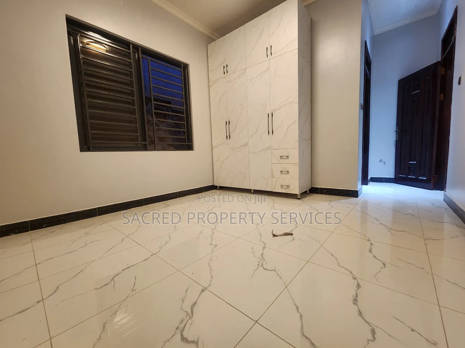 4bdrm Bungalow in Kira Mulawa Town for sale