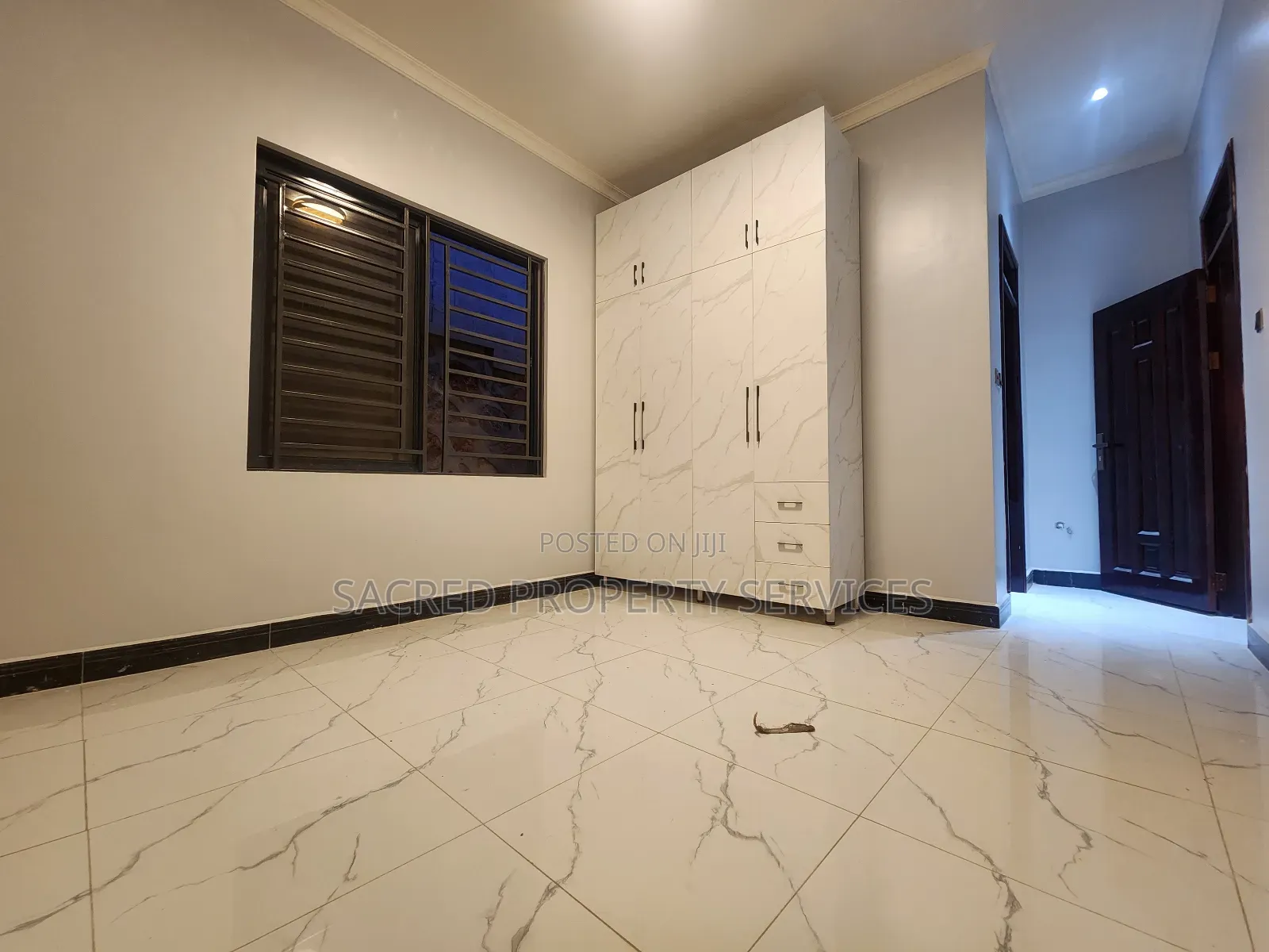4bdrm Bungalow in Kira Mulawa Town for sale