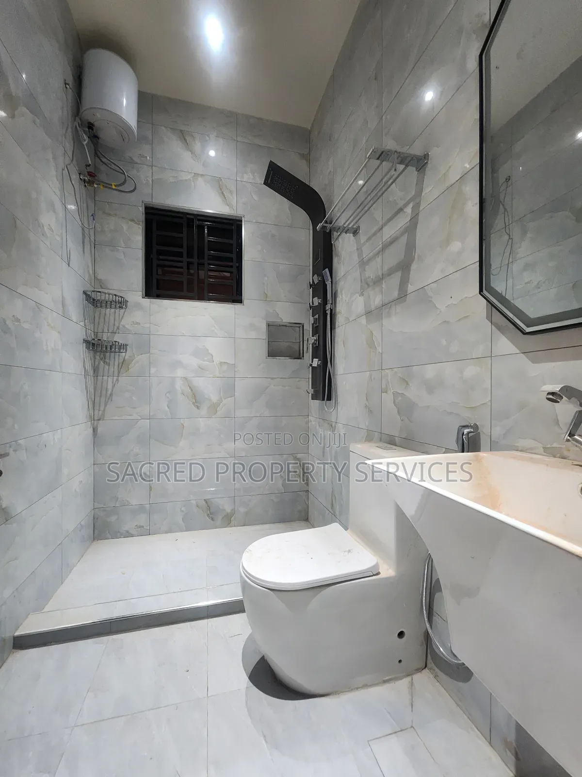 4bdrm Bungalow in Kira Mulawa Town for sale