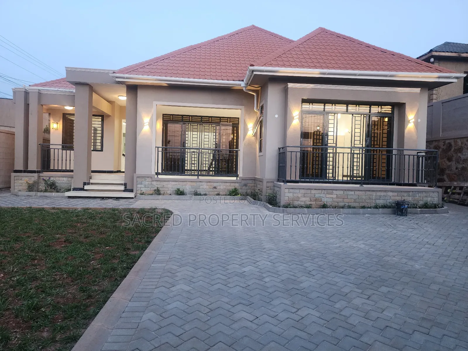 4bdrm Bungalow in Kira Mulawa Town for sale